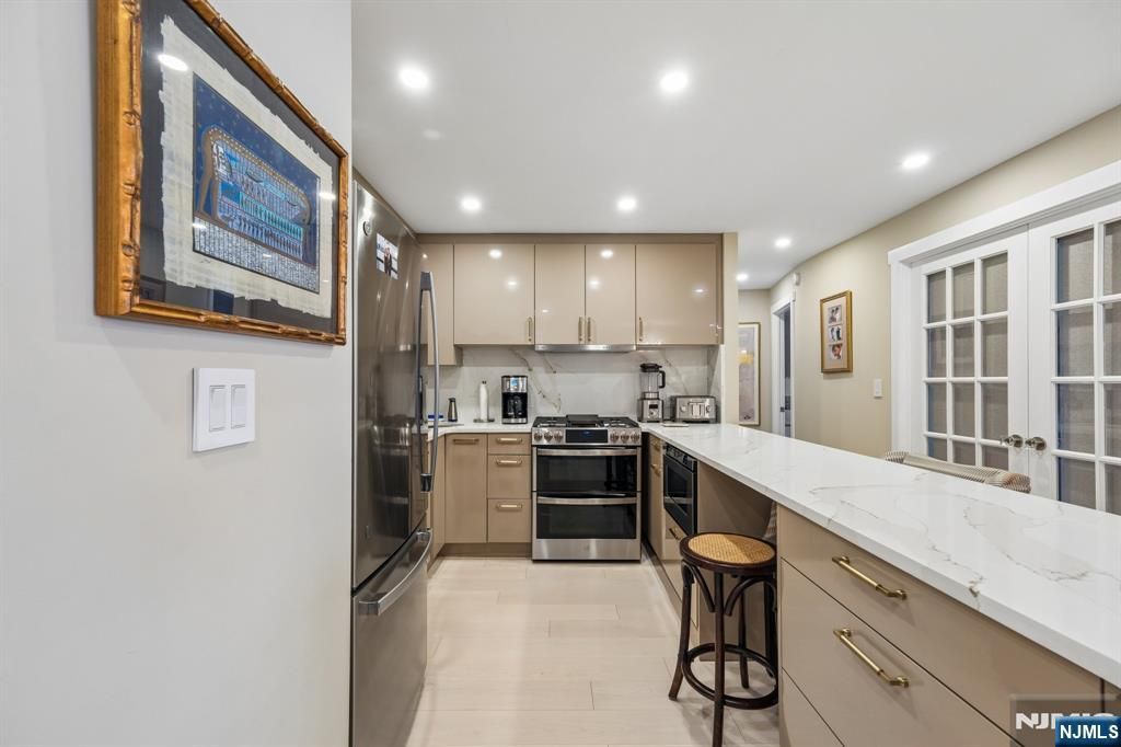 Photo of 555 North Avenue #16-N, Fort Lee, NJ 07024 (MLS # 26006926)