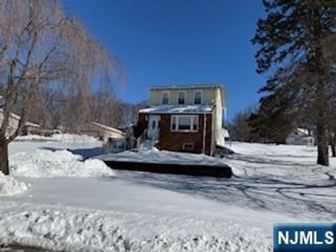 Photo of 57 Dietrich Ln, North Haledon, NJ 07508 (MLS # 26003313)