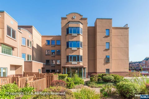 Photo of 403 FRANKLIN Court #403, Edgewater, NJ 07020 (MLS # 26036807)