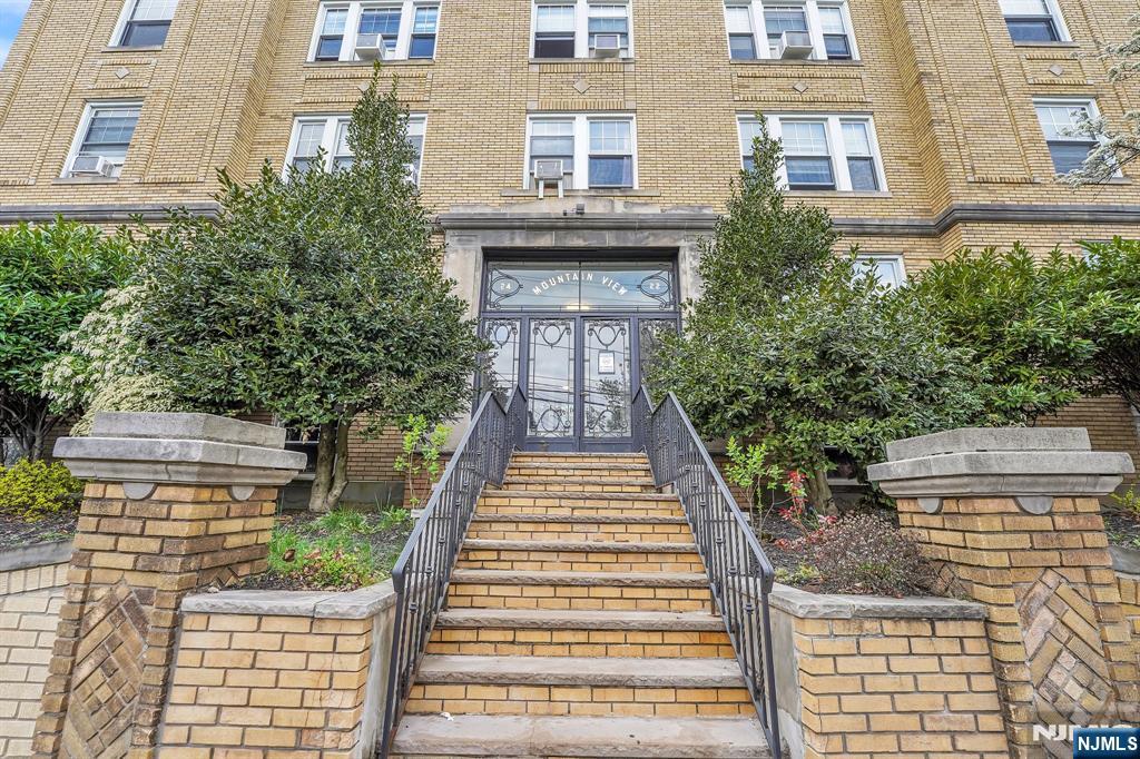 Rental Property at 22 Saint Lukes Pl 47, Montclair, New Jersey - Bedrooms: 2 
Bathrooms: 1 
Rooms: 4  - $2,450 MO.