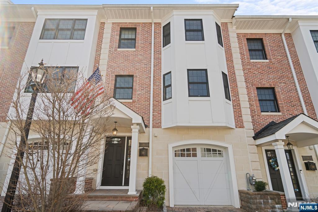 4 Central Avenue C, Caldwell, New Jersey - 3 Bedrooms  
3.5 Bathrooms - 