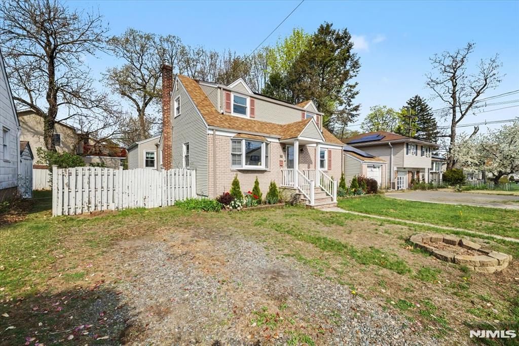 Photo of 198 Roosevelt Avenue, Bergenfield, NJ 07621 (MLS # 26013454)