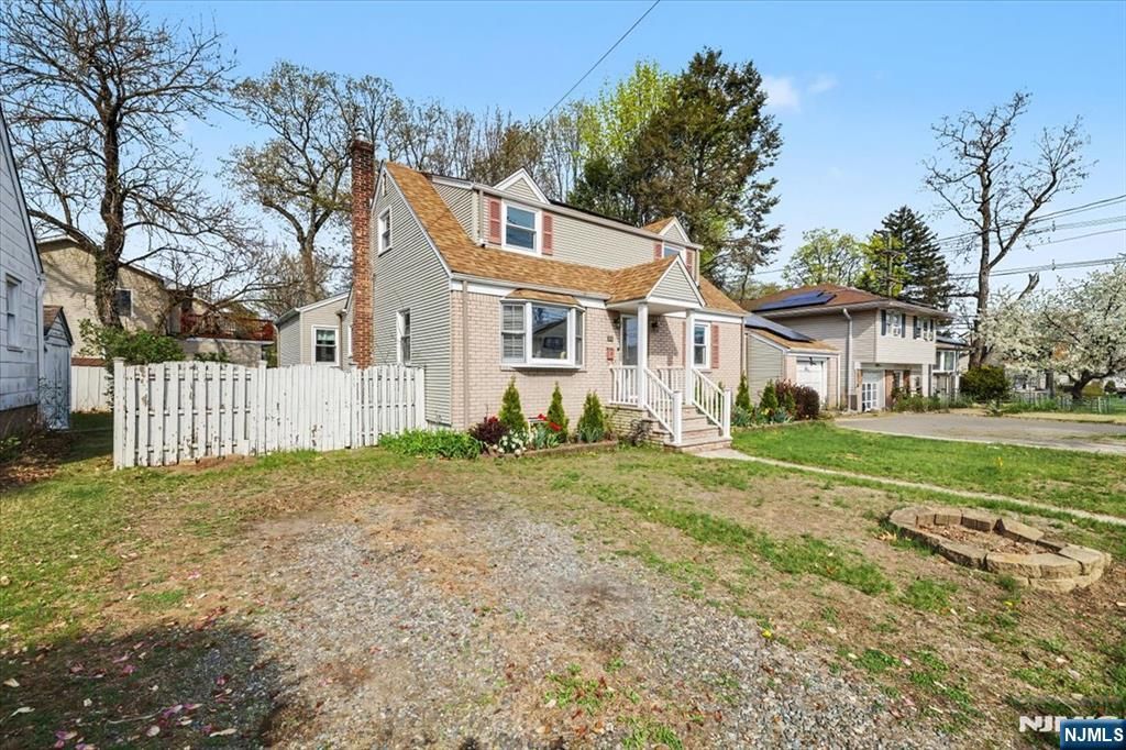 Photo of 198 Roosevelt Avenue, Bergenfield, NJ 07621 (MLS # 26013454)