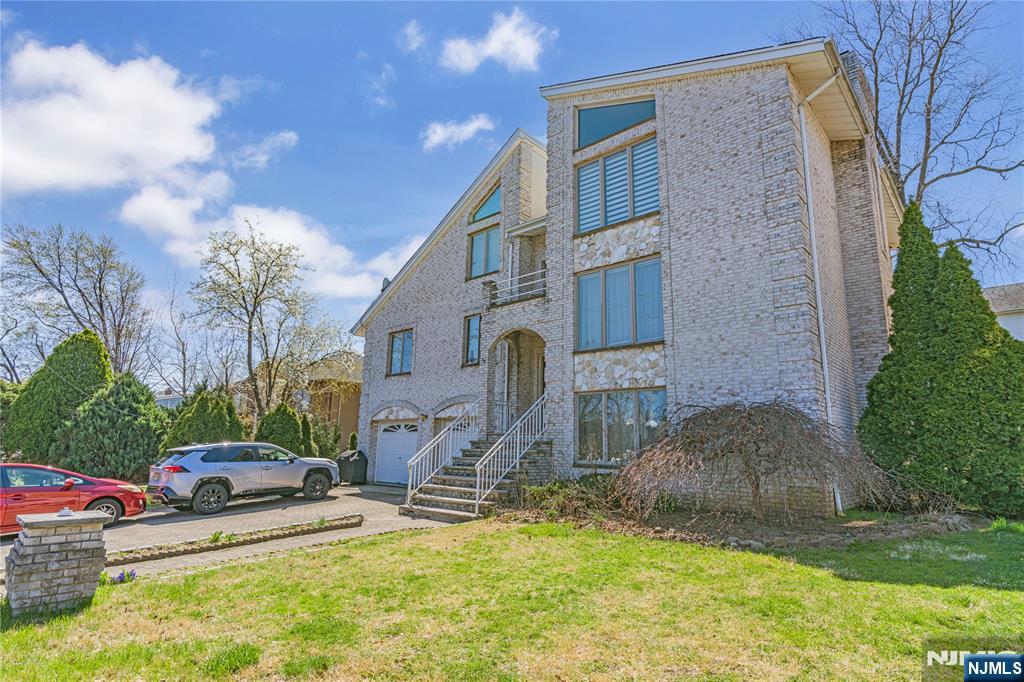Property for Sale at 98 Miller Street, Wallington, New Jersey - Bedrooms: 7 
Bathrooms: 4 
Rooms: 10  - $999,000