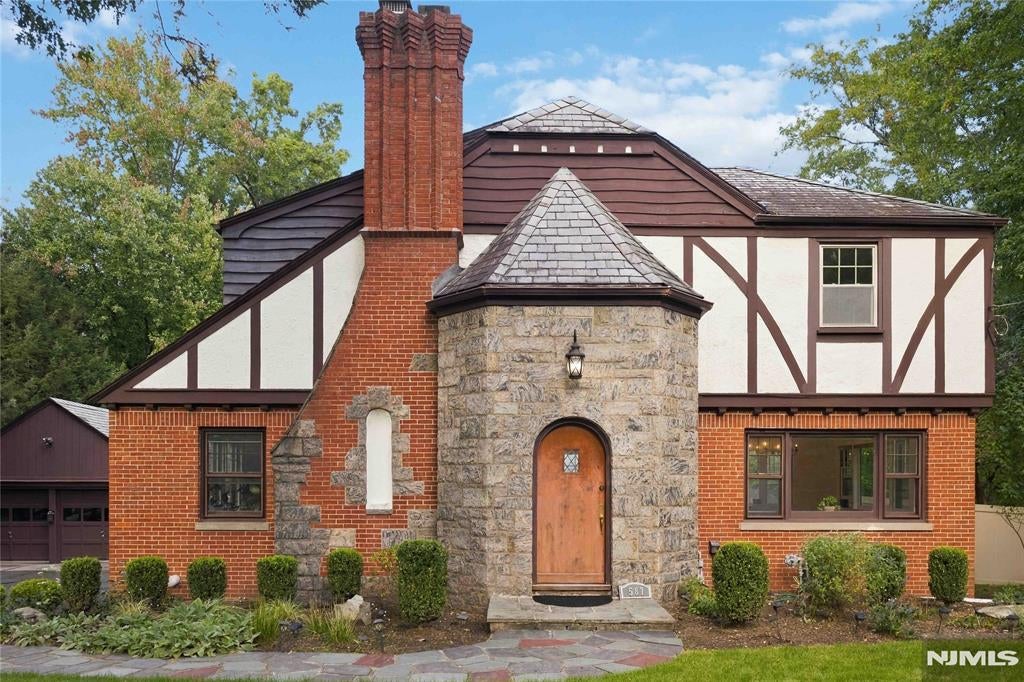 587 Closter Dock Road