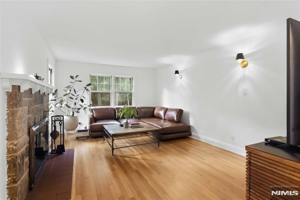 587 Closter Dock Road