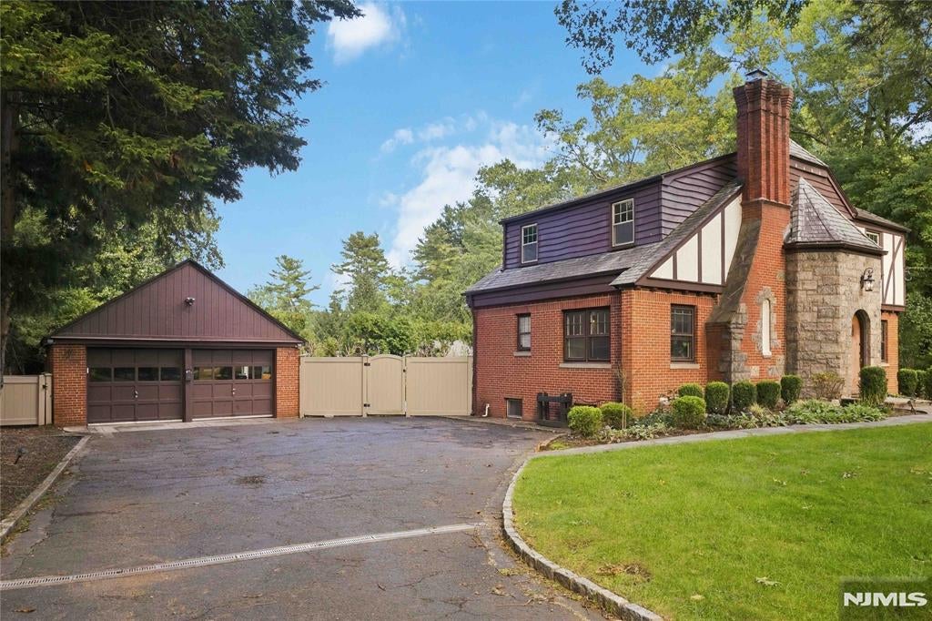 587 Closter Dock Road