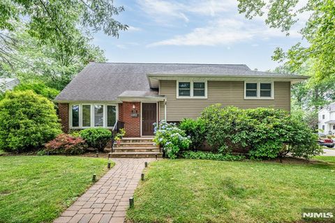 Photo of 550 Englewood Avenue, Teaneck, NJ 07666 (MLS # 26021848)