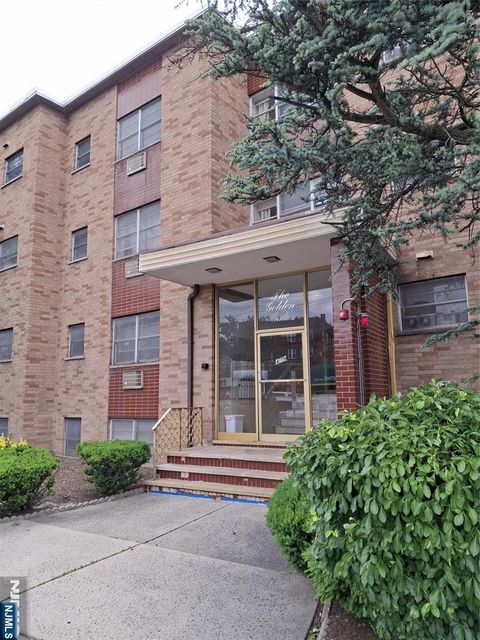 Photo of 479 Broad Ave, Palisades Park, NJ 07650 (MLS # 25041771)
