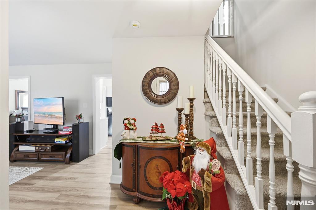 27 Saddle River Road