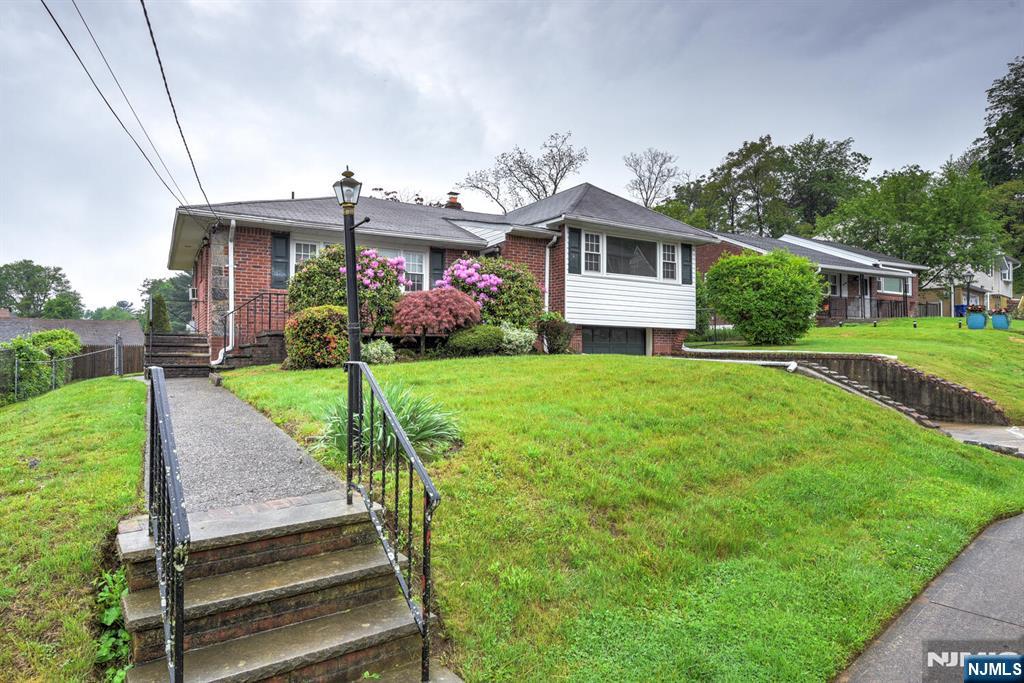 Photo 1 of 11 Glen Terrace, Totowa, New Jersey, $539,000, Web #: 325016840