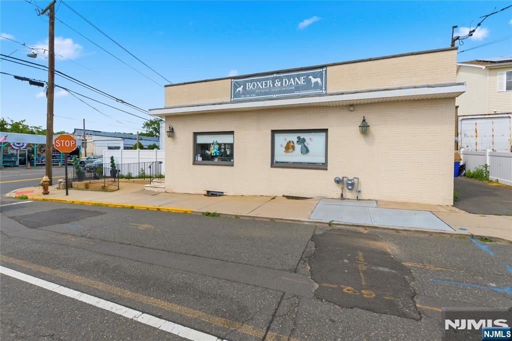 288 River Road
