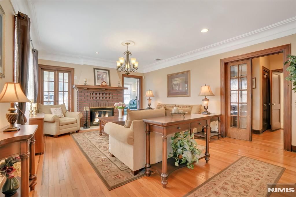 Photo of 10 Lynn Court, Rutherford, NJ 07070 (MLS # 26008234)