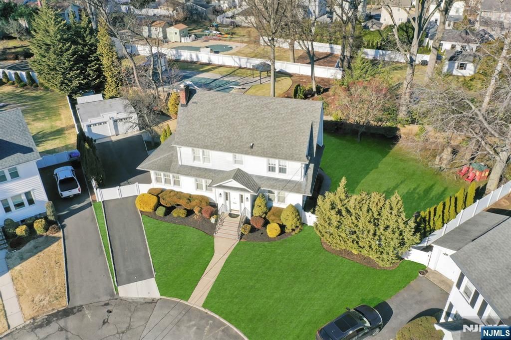 Photo of 10 Lynn Court, Rutherford, NJ 07070 (MLS # 26008234)