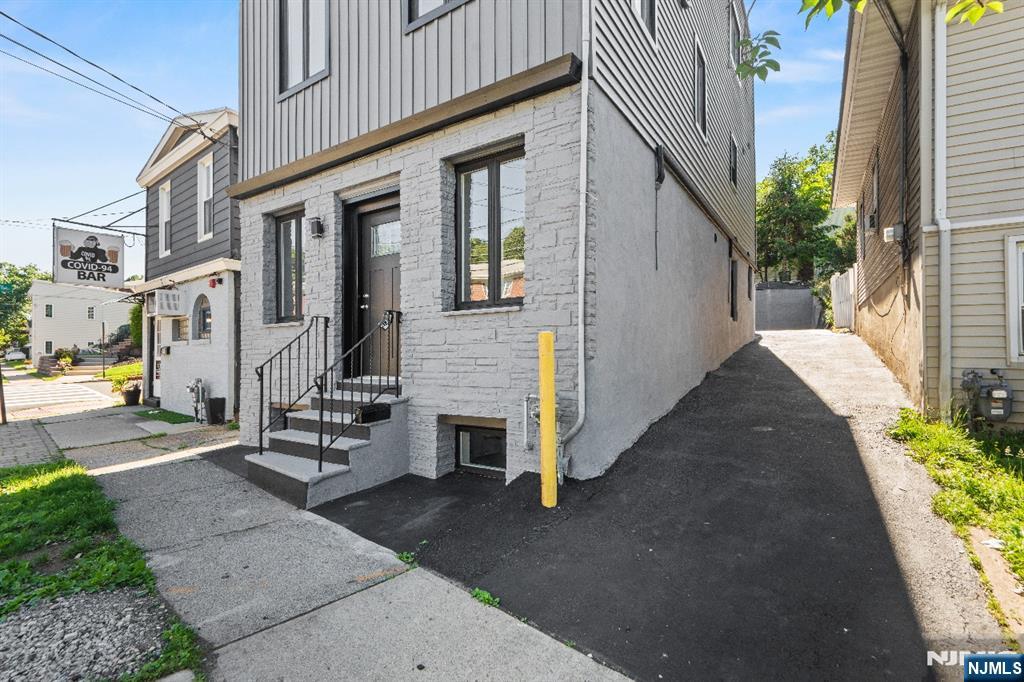 92 Bloomfield Avenue
