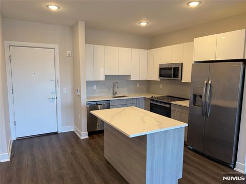 Photo of 470 Main St #413, Fort Lee, NJ 07024 (MLS # 26009711)