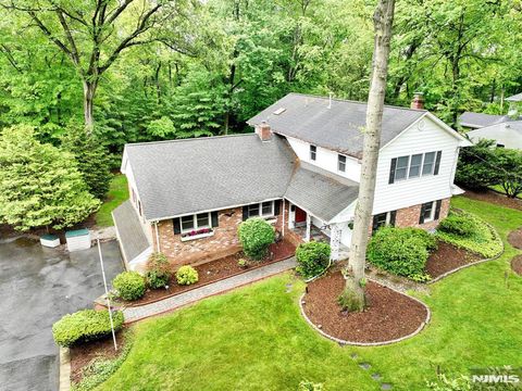 Photo of 374 Annette Court, Wyckoff, NJ 07481 (MLS # 26005057)
