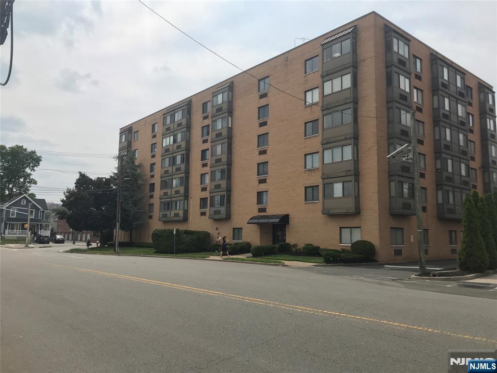 Rental Property at 5 Linden St 3C, Hackensack, New Jersey - Bedrooms: 1 
Bathrooms: 1 
Rooms: 3  - $2,300 MO.