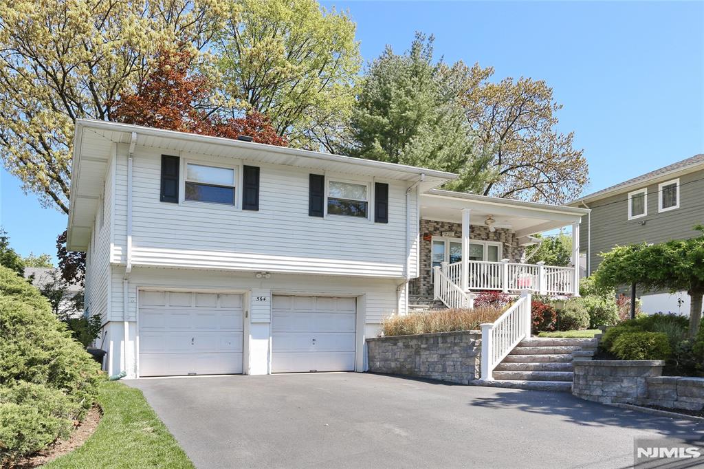 Property for Sale at 564 Mackay Avenue, Oradell, New Jersey - Bedrooms: 3 
Bathrooms: 3 
Rooms: 7  - $849,000