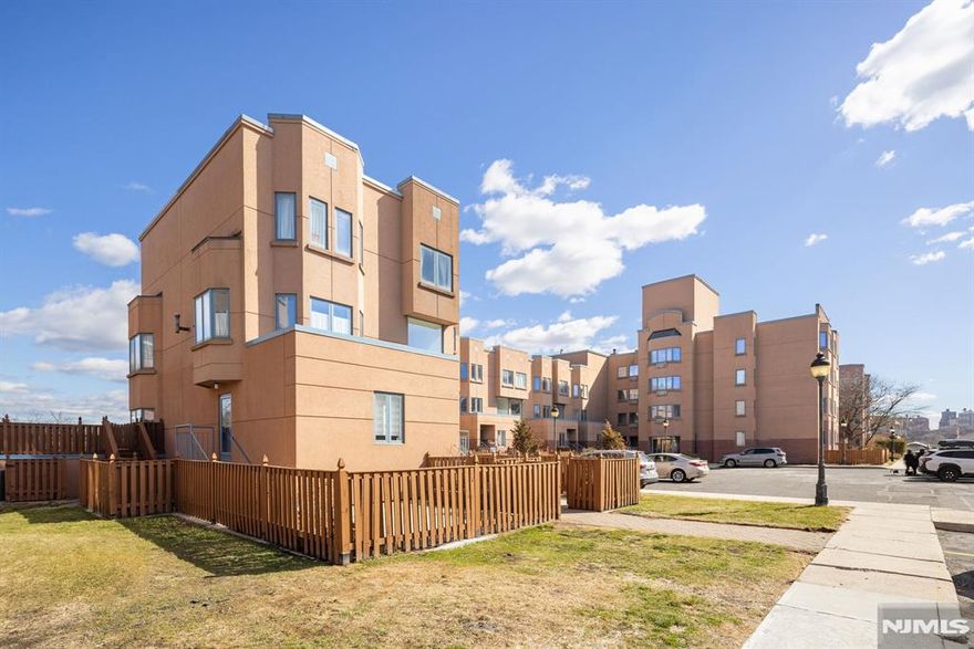 (Contact NELSON CHEN at 2 0 1 - 8 8 6 - 8 0 0 0) - Something very special is now available... Welcome to 316 Nelson Court at INDEPENDENCE HARBOR. This one-level townhouse style home features an incredible wrap-around terrace overlooking the Hudson River. The corner floorplan with its own private entrance has 1122-SF with two bedrooms and two full baths plus over 500-SF of outdoor living space. The kitchen has been upgraded with warm wood cabinetry, granite counters and stainless steel appliances. Custom window blinds, extensive LED recessed lighting and a full-size washer & dryer add to the allure of this special offering. Come experience waterfront living with a 24-hour attended gatehouse, outdoor pool, tennis courts, gym, clubhouse and the Hudson Riverfront Walkway that connects to Edgewater Commons and City Place - (Presented by THE CHEN AGENCY, 2 0 1 - 3 4 6 - 8 8 8 8, NE L S O N @ C H E N A G E N C Y . C O M)