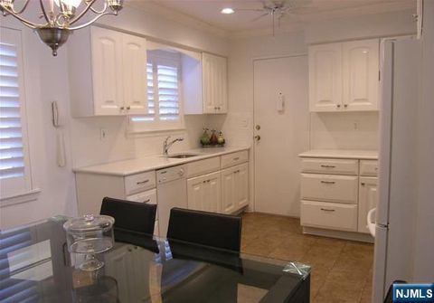 MLS: 25004893
