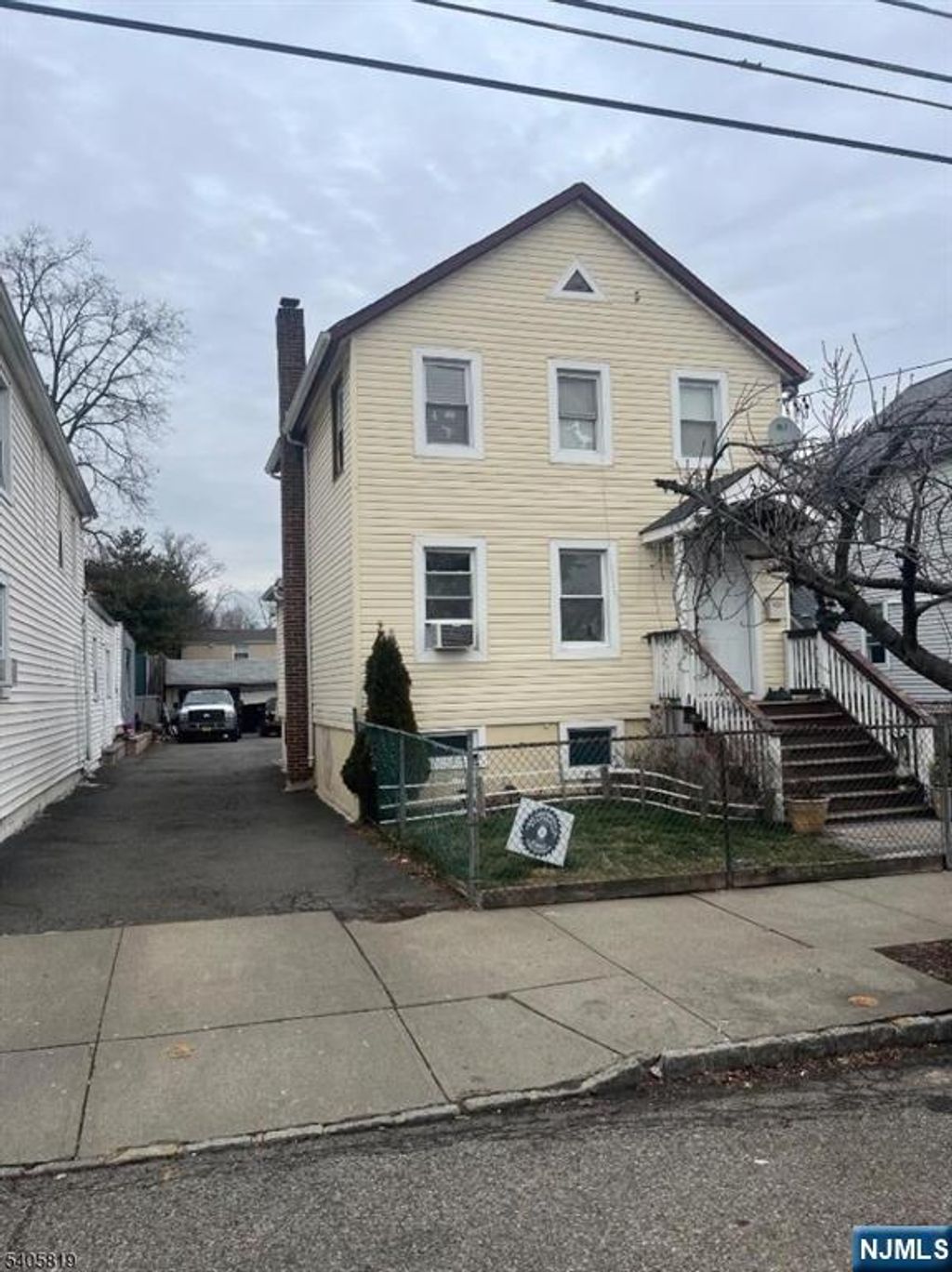 Photo of 29 White Street, West Orange, NJ 07052 (MLS # 26002870)