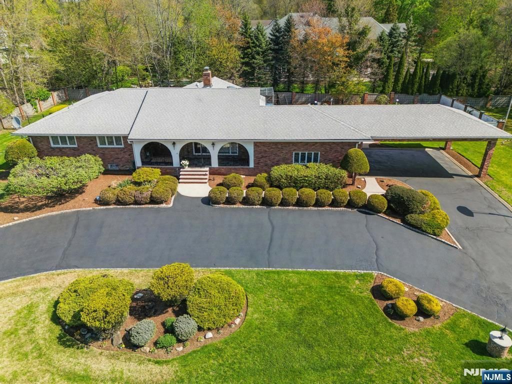 Photo of 35 Grandview Avenue, Upper Saddle River, NJ 07458 (MLS # 26009782)