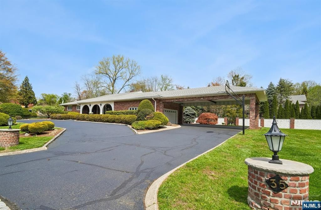 Photo of 35 Grandview Avenue, Upper Saddle River, NJ 07458 (MLS # 26009782)