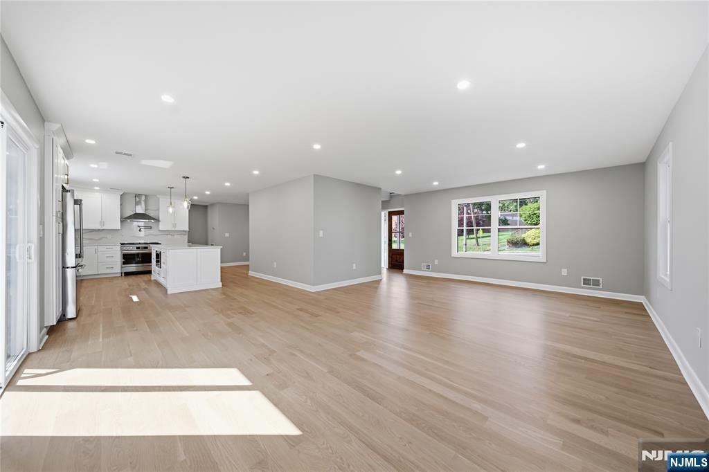182 W Grand Avenue