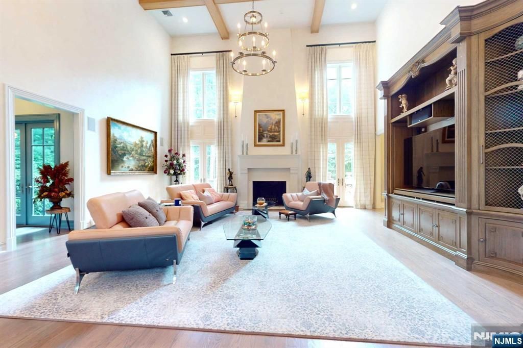 Photo of 2 Alford Drive, Saddle River, NJ 07458 (MLS # 25031483)