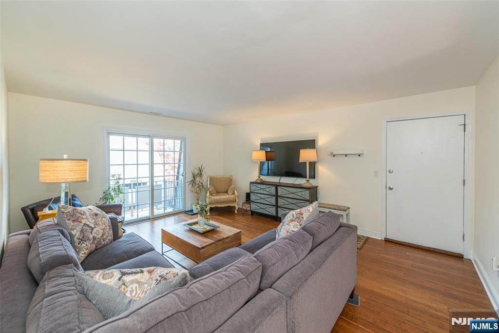 271 Collignon Way 8B