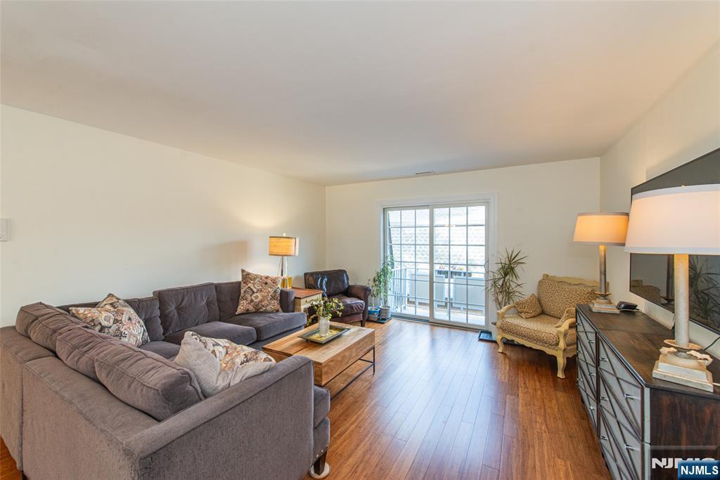 271 Collignon Way 8B