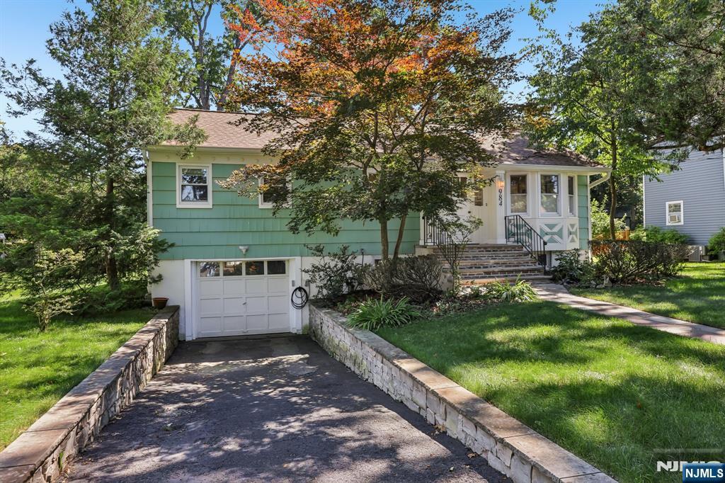 984 Crystal Lake Terrace