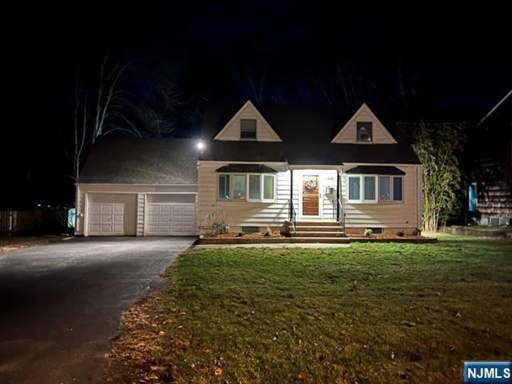 Photo of 260 W Allendale Avenue, Allendale, NJ 07401 (MLS # 26002083)