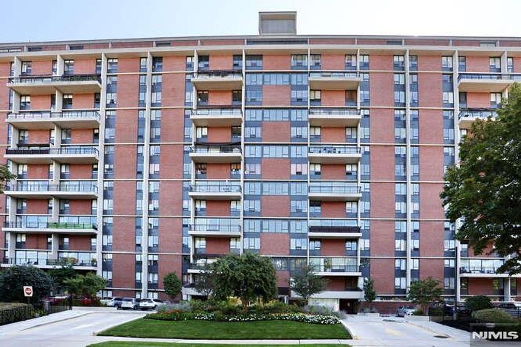 Photo of 4 Horizon Road #802, Fort Lee, NJ 07024 (MLS # 25039807)