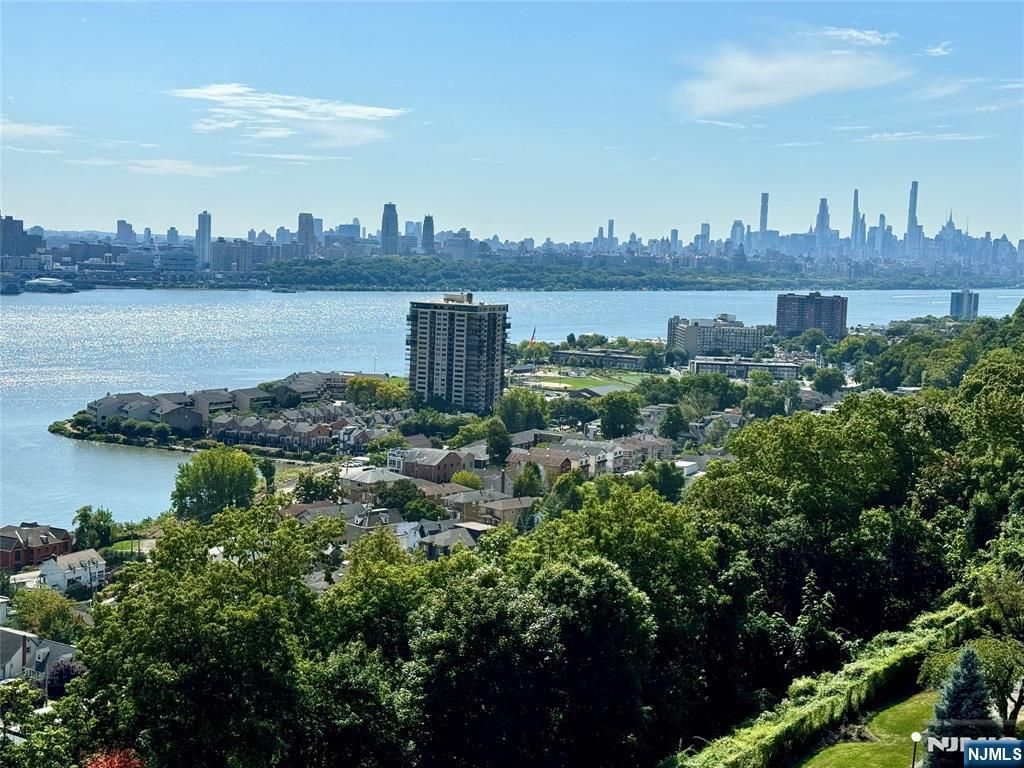 Photo of 4 Horizon Road #802, Fort Lee, NJ 07024 (MLS # 25039807)