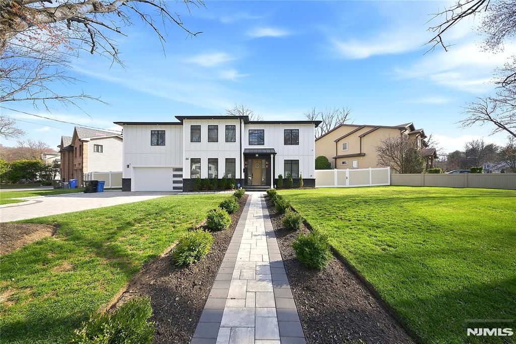 Photo of 66 Knollwood Drive, Paramus, NJ 07652 (MLS # 26010658)