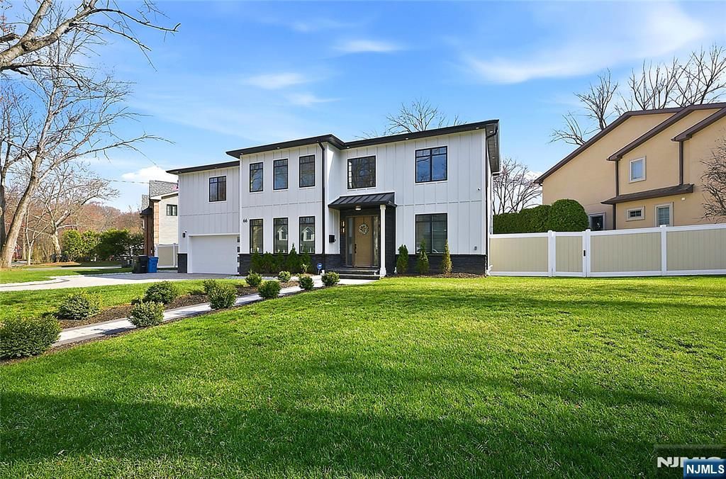 Photo of 66 Knollwood Drive, Paramus, NJ 07652 (MLS # 26010658)