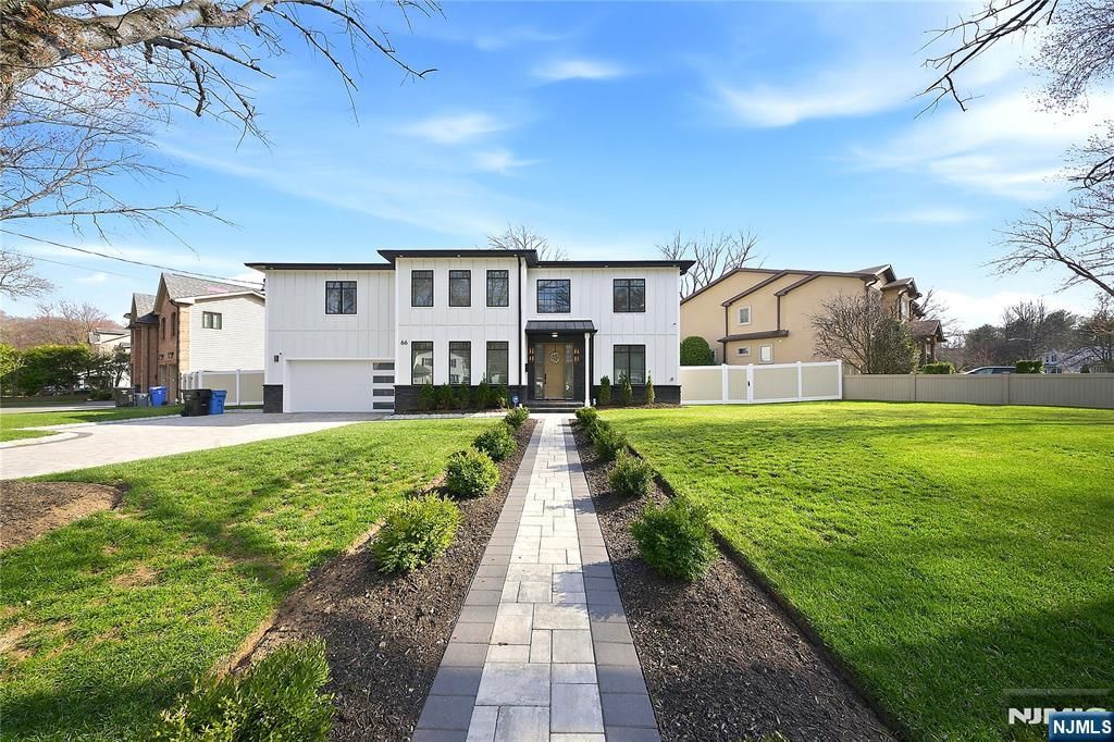 Photo of 66 Knollwood Drive, Paramus, NJ 07652 (MLS # 26010658)