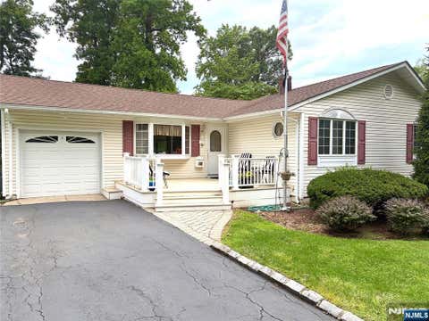 Photo of 9 Belaire Drive, Roseland, NJ 07068 (MLS # 26029875)