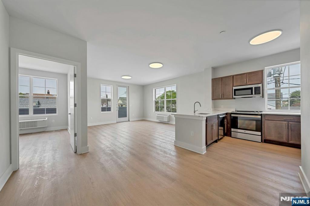 Rental Property at 1 Center 202, Clifton, New Jersey - Bedrooms: 2 
Bathrooms: 2 
Rooms: 4  - $3,499 MO.