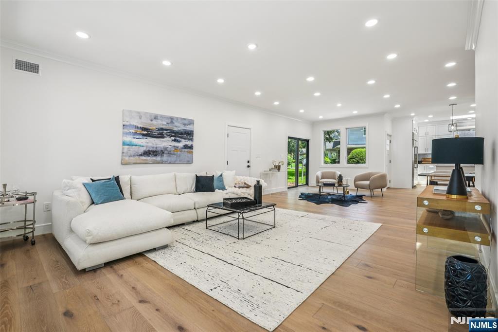 492 Oaktree Road
