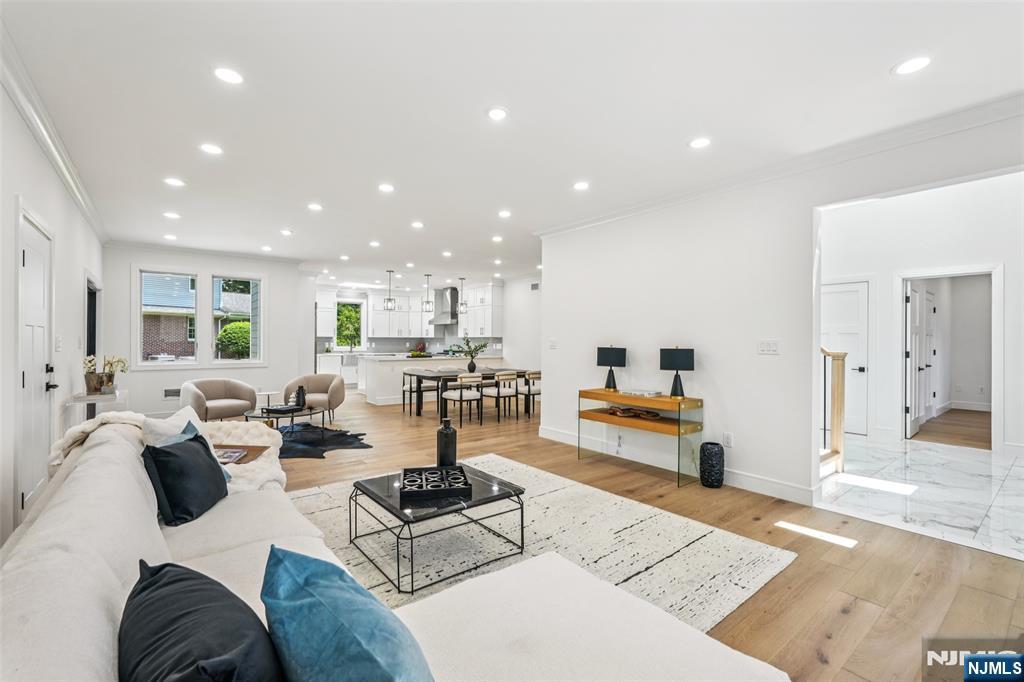 492 Oaktree Road