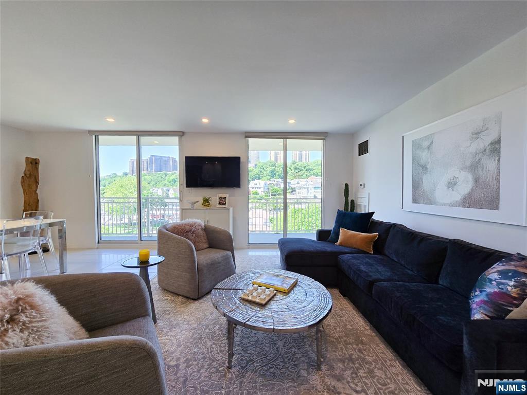 Rental Property at 1077 River 805, Edgewater, New Jersey - Bedrooms: 1 
Bathrooms: 2 
Rooms: 3  - $3,500 MO.
