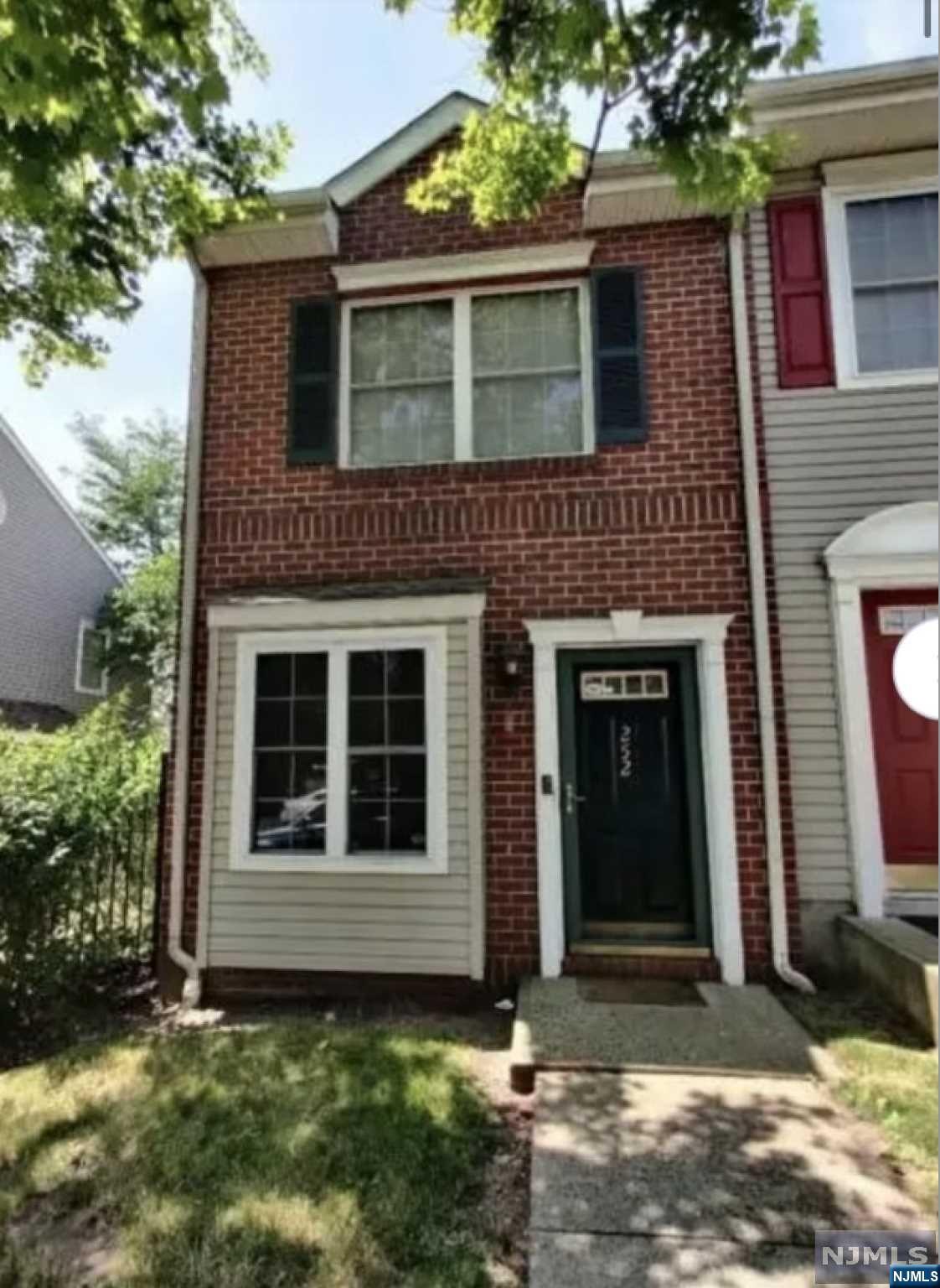 252 W Kinney St, Newark, New Jersey - 2 Bedrooms  
1 Bathrooms  
6 Rooms - 