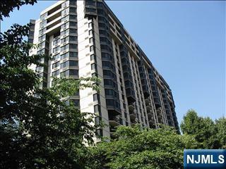 Rental Property at 1265 15th St 10E, Fort Lee, New Jersey - Bedrooms: 1 
Bathrooms: 2 
Rooms: 4  - $2,650 MO.