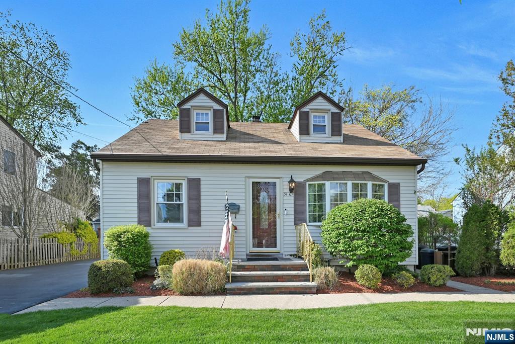 3107 Nicholson Drive, Fair Lawn, New Jersey - 3 Bedrooms  
2 Bathrooms  
7 Rooms - 