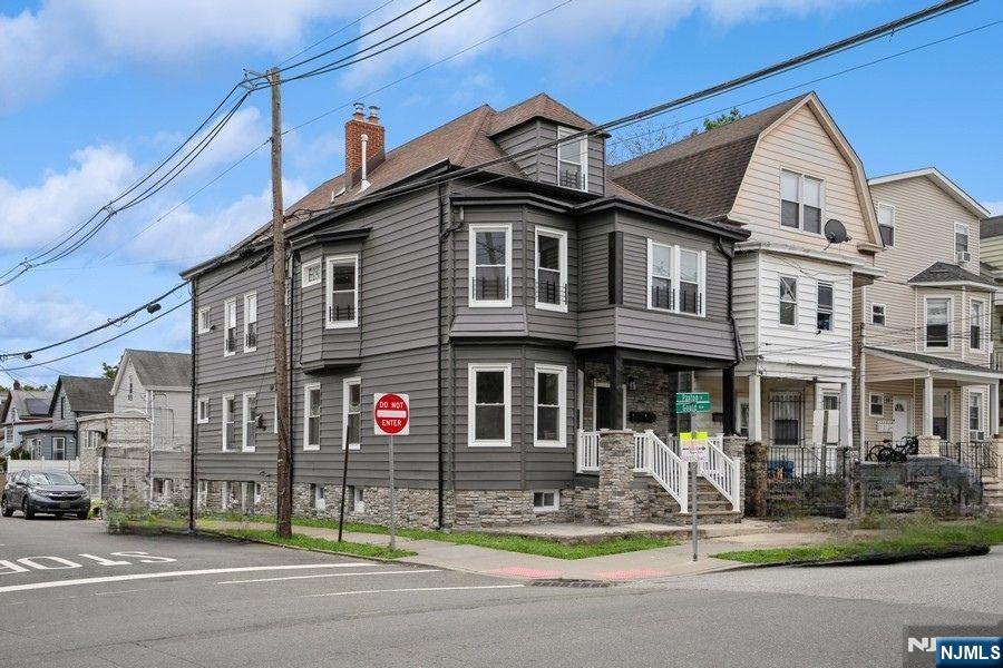 36 Gould 1, Paterson, New Jersey - 3 Bedrooms  
3 Bathrooms  
7 Rooms - 