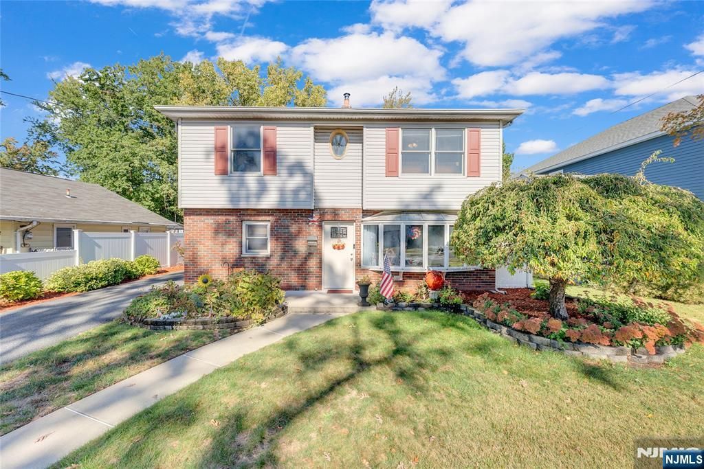 Photo of 62 Grove Avenue, Rochelle Park, NJ 07662 (MLS # 25036837)