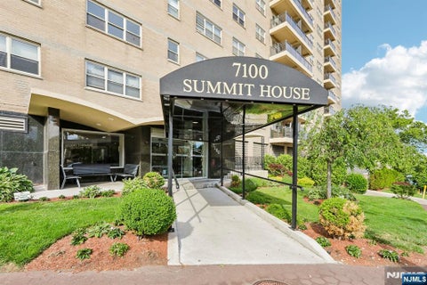 Photo of 7100 JFK Blvd E BLVD #2L, Guttenberg, NJ 07093 (MLS # 26021304)